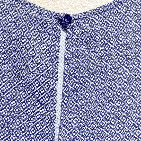 Old Navy Women’s Navy Blue And White Top With Back Button Closure - Picture 4 of 5